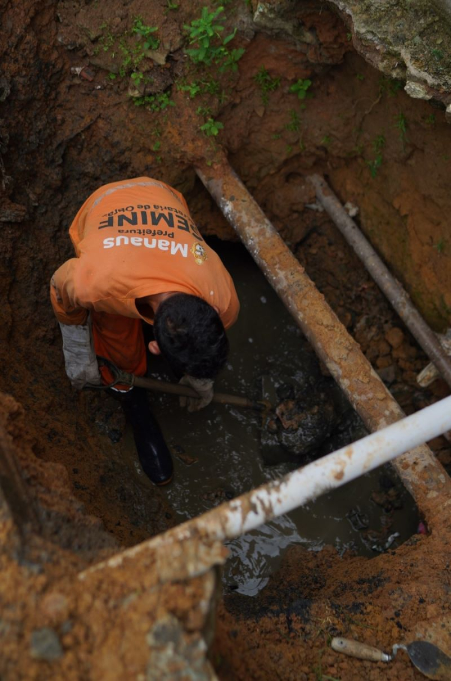 Prefeitura de Manaus recupera rede de drenagem no bairro Alvorada
